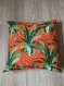 Coussin carré 50x50 cm, tissu coton épais imprimé de grands ananas très colorés pour donner une touche chaude à votre intérieur