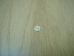 Cinq boutons plat blanc en plastique  24-111 +1