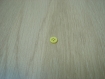 Cinq petit boutons en creux nacré jaune pale   13-22  +3