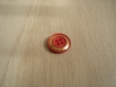 Cinq boutons rouge avec contour doré   12-31   +1