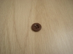 Cinq boutons plastique marron imitation vieux cuir   11-6