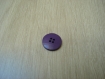 Trois petit boutons violet forme rond avec rebord   2-26