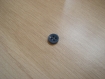 Cinqs boutons pate de verre bleu gris creux quatre trou   10-70   +1