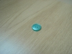 Cinqs boutons plastique turquoise creux rond reflêt nacré   8-80   +3