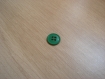 Cinqs boutons plastique vert moyen avec rebord   3-75