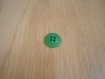 Quatre boutons plastique vert avec rebord  3-73
