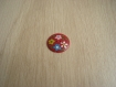 Trois boutons bombé rouge fleurs peint   12-84