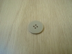 Cinqs boutons plastique beige forme ronde   1-26