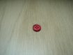 Trois boutons plastique rouge avec rebord   6-40