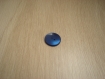 Cinqs boutons plastique creux rond bleu reflêt nacré   19-33
