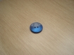 Cinqs boutons plastique creux rond bleu reflêt nacré   19-33