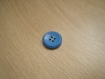 Trois boutons plastique bleu forme ronde creux   19-56