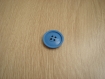 Trois boutons plastique bleu forme ronde creux   19-56
