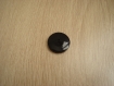 Trois boutons plastique noir à décor soleil   17-47