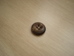  trois boutons forme ronde marron veinnage bois   9-97