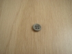  trois boutons plastique gris souris avec rebord   14-69