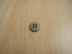  trois boutons plastique gris souris avec rebord   14-69
