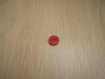 Quatre boutons plastique bombé rouge reflêt nacré   6-54