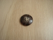 Trois gros boutons forme ronde marbré marron   9-95