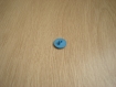 Trois boutons à queu plastique bleu bombé   19-60