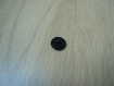Quatre boutons à queu plastique légèrement bombé noir   26-69