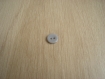 Trois boutons pate de verre gris souris creux  10-62