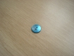 Trois boutons creux bleu turquoise nacré   19-82