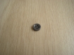 Trois boutons pate de verre gris creux   10-65