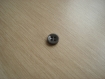 Trois boutons pate de verre gris creux   10-65