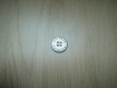 Deux boutons métal rond argenté avec inscription   26-77
