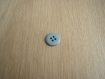 Trois boutons plastique bleu clair rebord fin   19-93