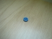 Quatre boutons pate de verre bleu creux sillon  10-50