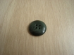 Trois boutons vert marbré en creux aux centre   3-71