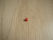 Deux perles en plastique rouge 7 mm    25-69