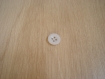 Quatre boutons forme ronde blanc en creux   24-88