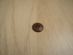 Trois boutons marron imitation vieux cuir   11-40