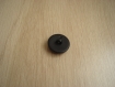Trois boutons à queu imitation cuir noir   11-38
