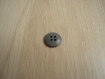 Trois boutons gris avec rebord   14-76