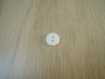 Cinq boutons blanc nacré forme rond bombé   8-48  +3