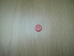Quatre boutons rouge fleur blanche   6-48