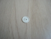 Trois boutons en forme de vinyle blanc   24-23