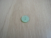 Quatre boutons bombé vert clair nacré   3-44