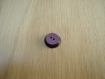 Quatre boutons violette et blanc en creux   2-17