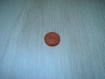 Trois boutons en forme de vinyle orange  14-58