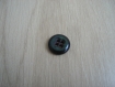 Deux boutons noir décoration trefle vert   12-2