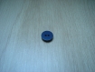 Quatre boutons bleu reflet nacré avec rebord   13-106