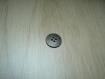 Quatre boutons métal bronze avec inscription  5-49