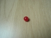 Trois boutons perle rouge reflet résine   25-11