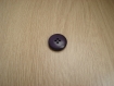 Quatre boutons violet rebord et milieu bombé   2-45