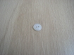 Cinq boutons oeil de chat couleur blanc avec rebord   24-54  +1